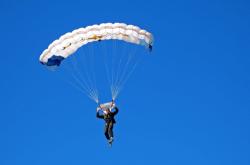 开云体育直播-东契奇全程高能输出，活塞全面压制勇士，新星崛起与传统强权的碰撞