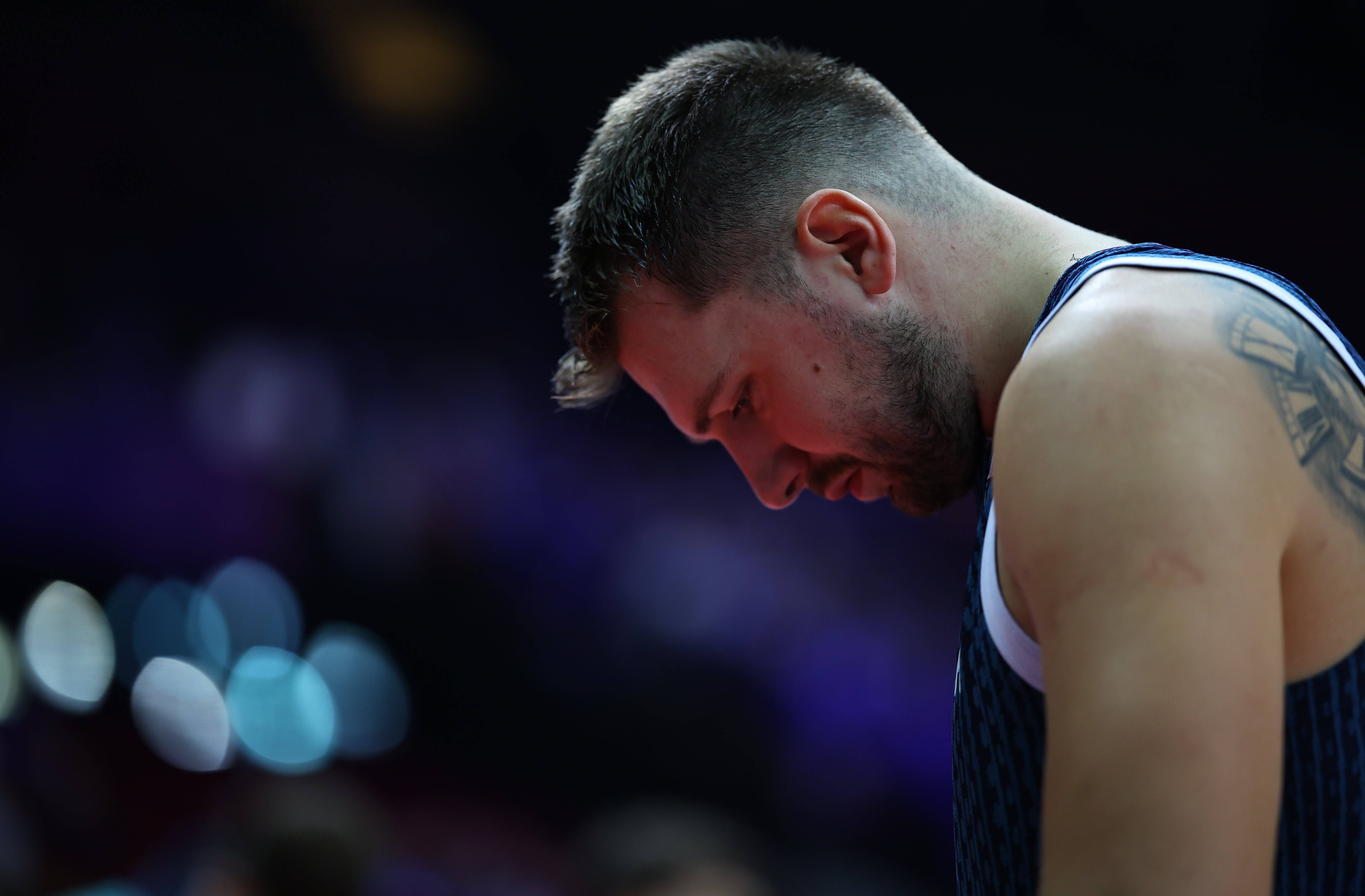 美国男篮血洗热火B队,东契奇高光表现 美国男篮血洗热火B队,东契奇高光表现