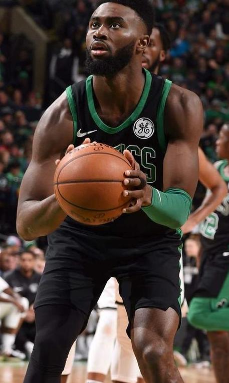 关于NBA球队战术展现，主帅战术手笔引人瞩目的信息