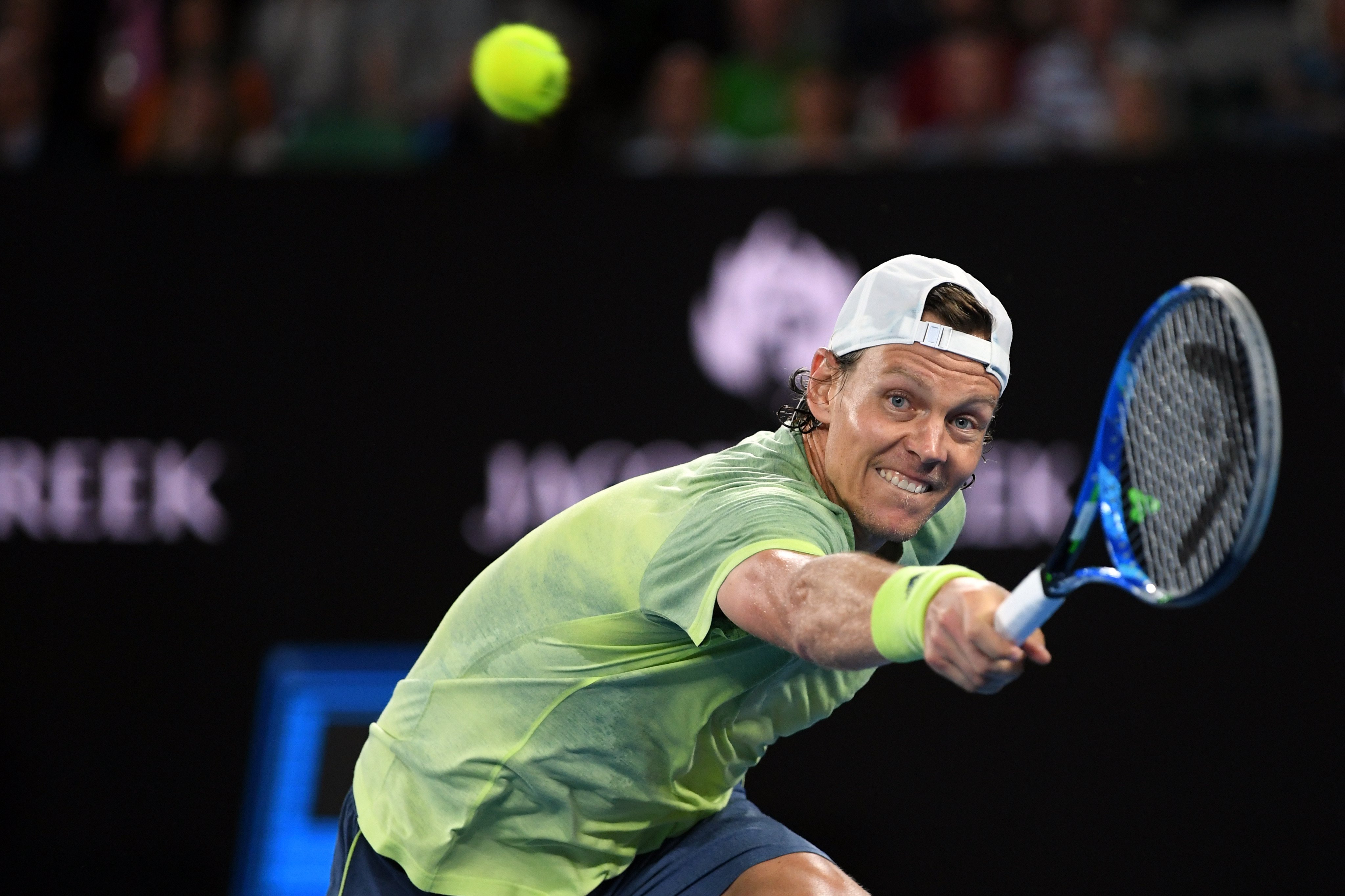 包含澳大利亚网球队碾压意大利网球队，费德勒打破历史纪录的词条