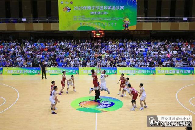 英勇竞争!球员们彰显拼搏精神 英勇竞争!球员们彰显拼搏精神