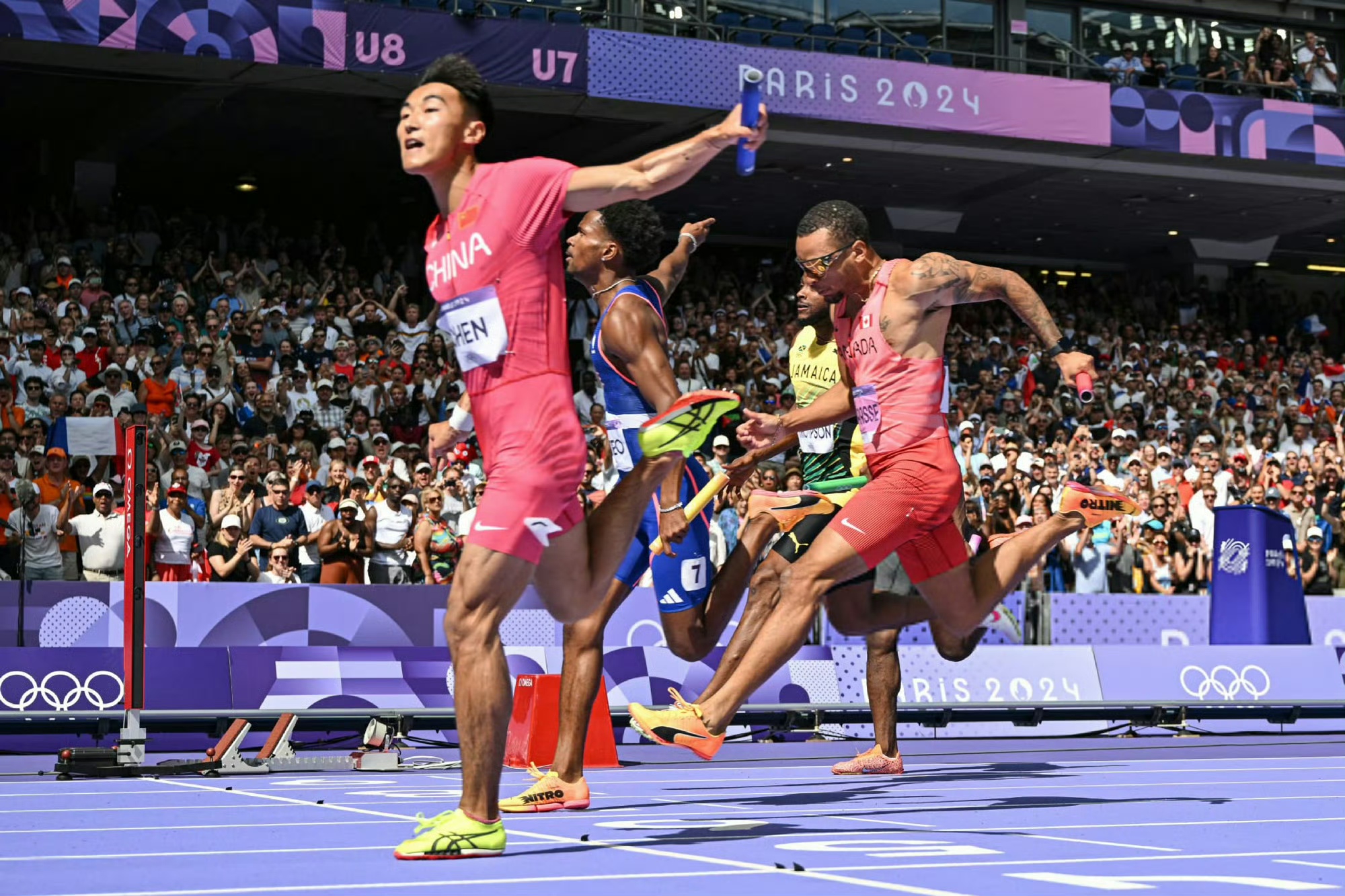 冲刺终点!选手们全力奔跑向胜利的简单介绍 冲刺终点!选手们全力奔跑向胜利的简单介绍