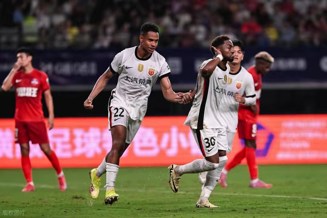 球队近期连胜，在联赛中崭露头角