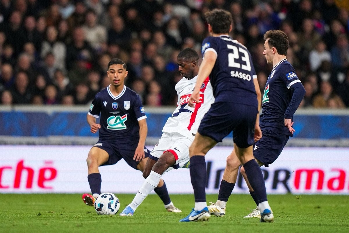 包含巴黎铁塔球员高光时刻，助球队逆转胜利的词条