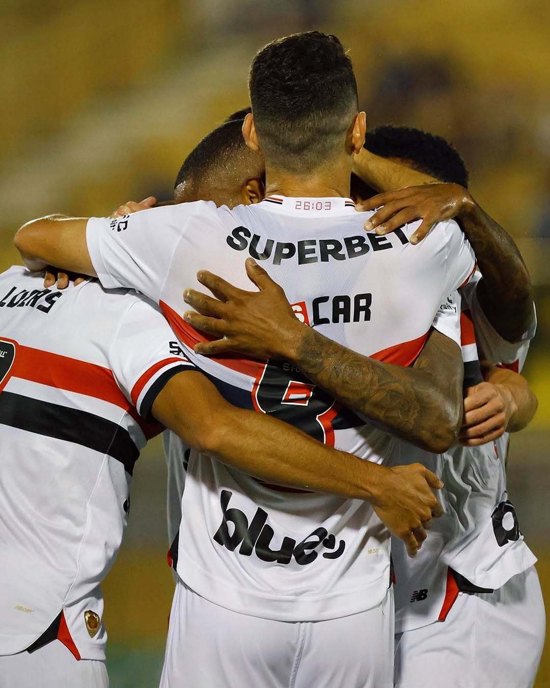 包含沃特福德客场险胜米尔沃尔，取得关键胜利的词条