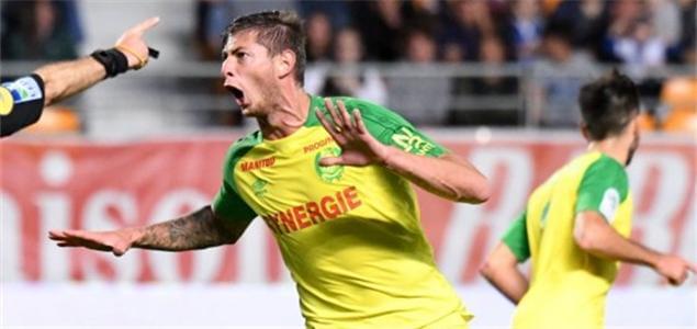 包含卡昂主场告捷，亚眠陷入连败的词条