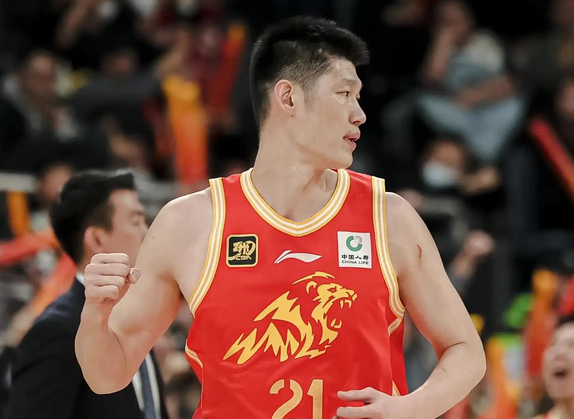 包含广厦队在比赛中斩获双杀胜利，积分激增的词条