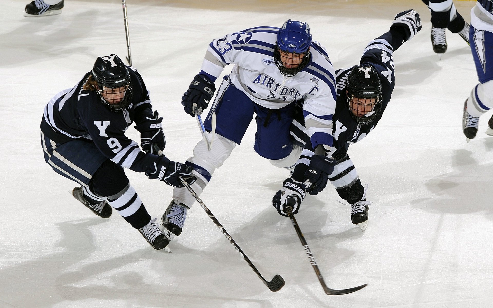 塞维利亚强势拿下伊拉克，迪亚斯成为关键先生